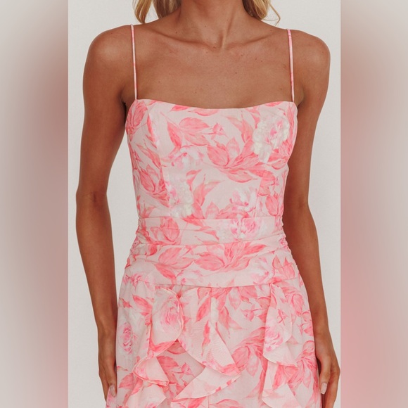 NWT Selfie Leslie Serif Ruffle Trim Split Maxi Dress in Pink Floral Size Medium - Picture 3 of 13